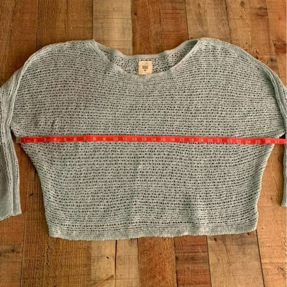 Billabong womens size medium oversized Crocheted oven weave crop top light blue - Picture 4 of 9